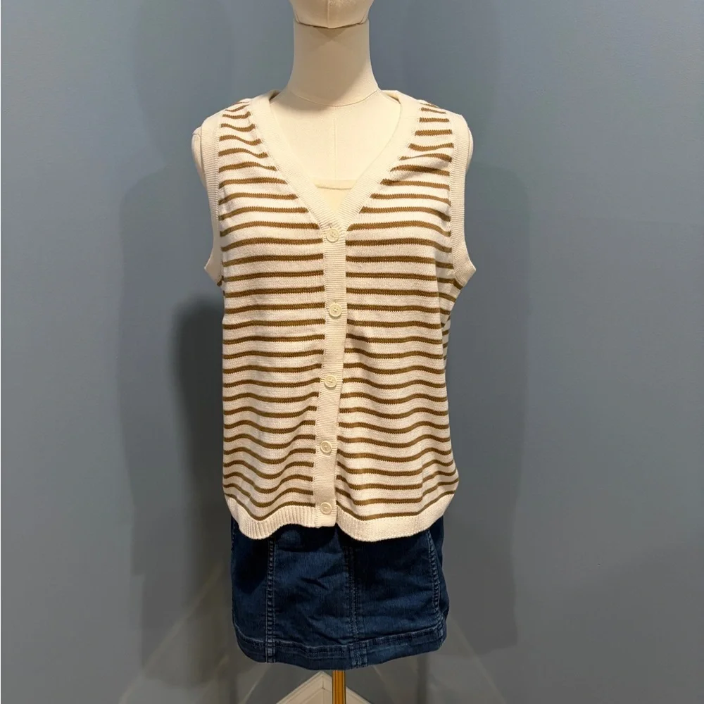Croft & Barrow Striped Sweater Vest Women’s Medium Cream Brown Button Front Knit